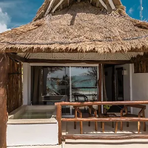 niken-beachfront-tulum-hotel.quintano-roohotels.com/